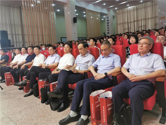 江蘇丹陽陵口鎮(zhèn)開展項(xiàng)目集中簽約暨政銀企對接會