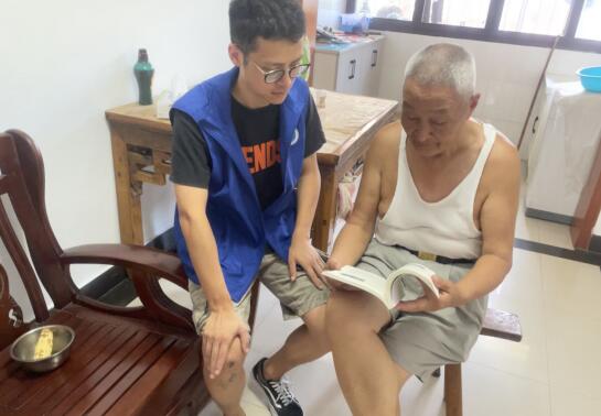 牛首社區(qū):上門送學(xué)暖人心 黨史學(xué)習(xí)不掉隊