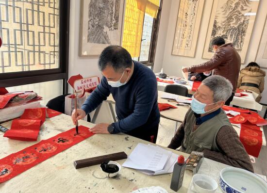 石埠橋社區(qū)：開展“迎新春 慶虎年”寫福字、送春聯(lián)活動(dòng)
