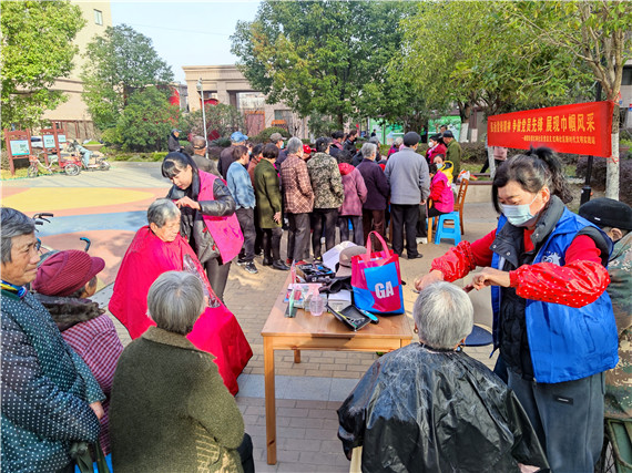 紅梅社區(qū):志愿服務融入冬訓課堂 雷鋒精神彰顯黨員本色