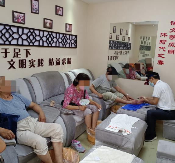 修腳志愿服務進社區(qū) 關愛殘疾老人在行動